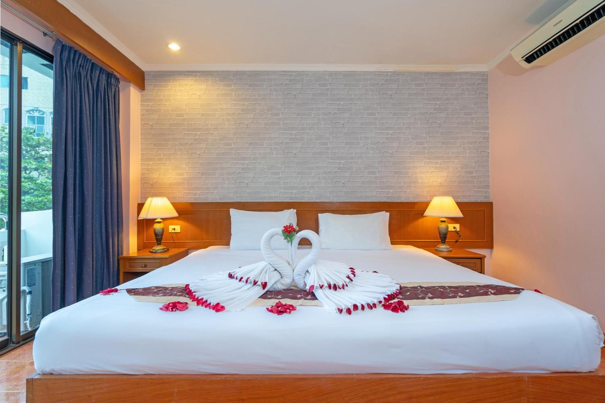Patong Central Residence And Apartment Esterno foto
