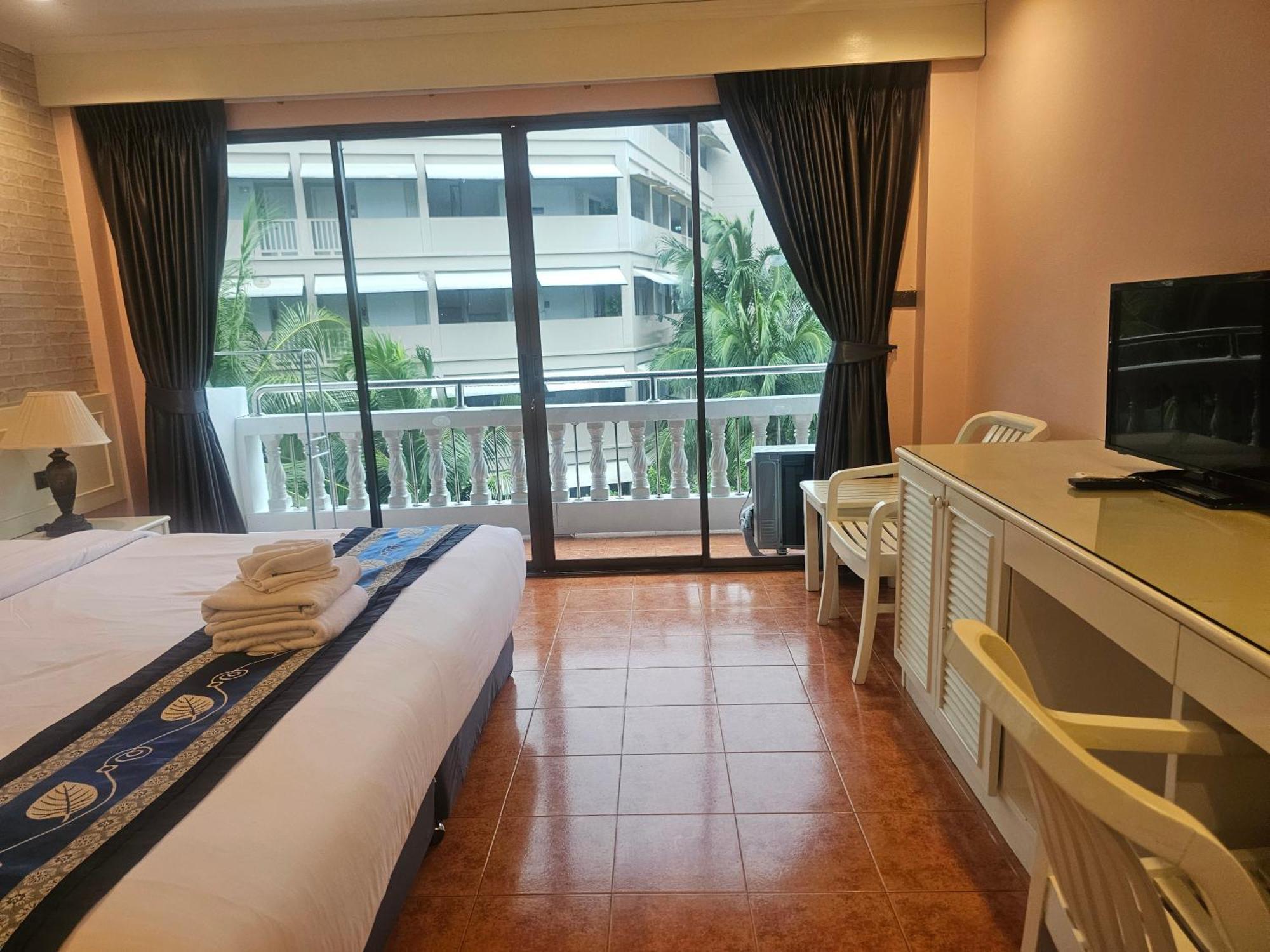 Patong Central Residence And Apartment Esterno foto