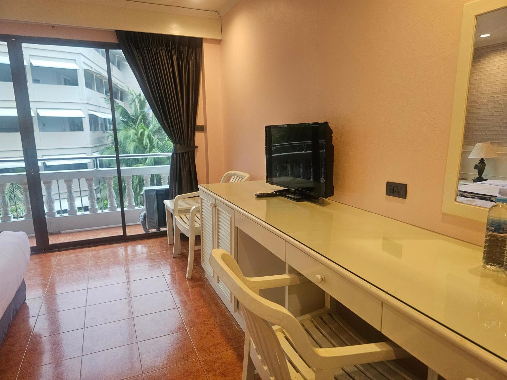 Patong Central Residence And Apartment Esterno foto