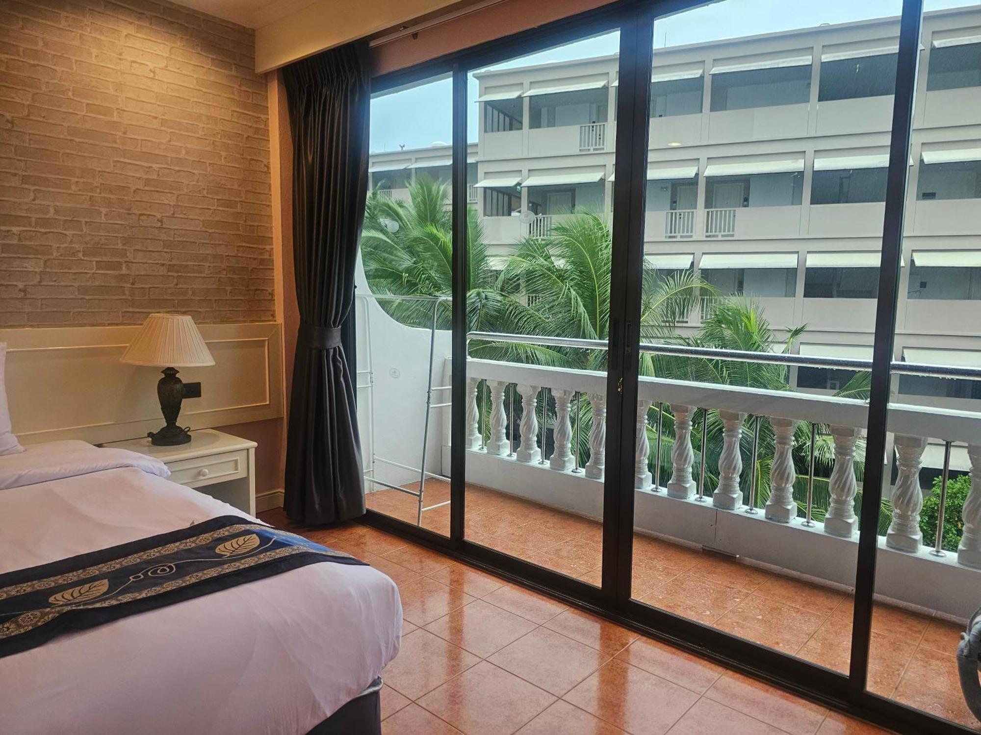 Patong Central Residence And Apartment Esterno foto