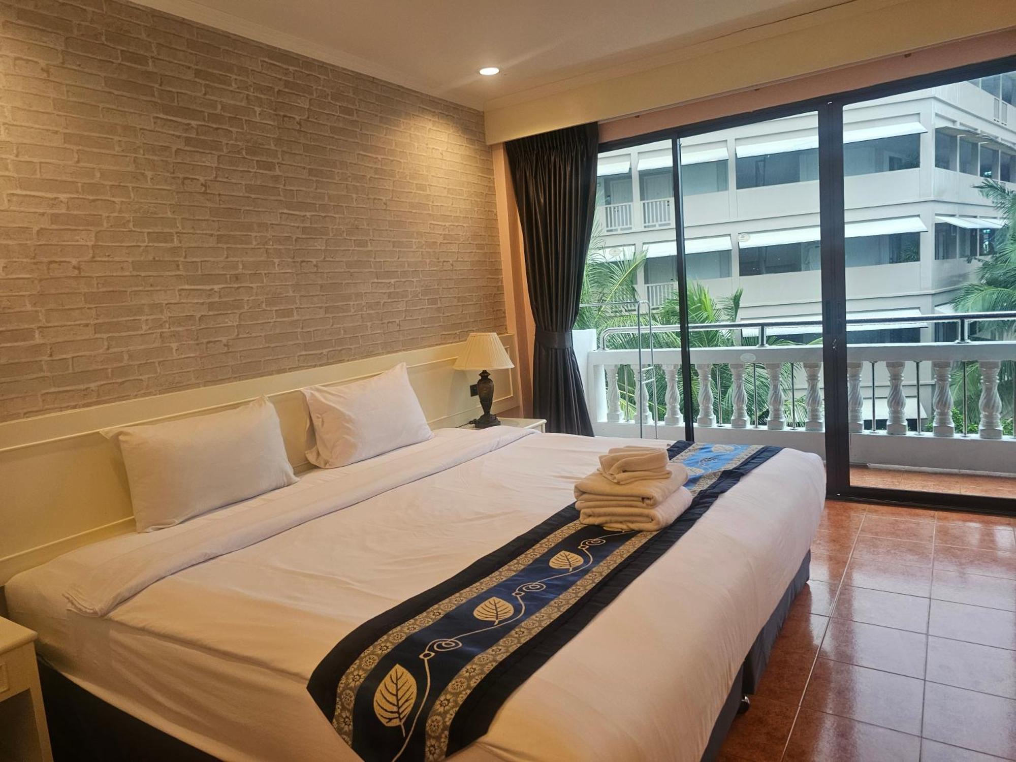 Patong Central Residence And Apartment Esterno foto