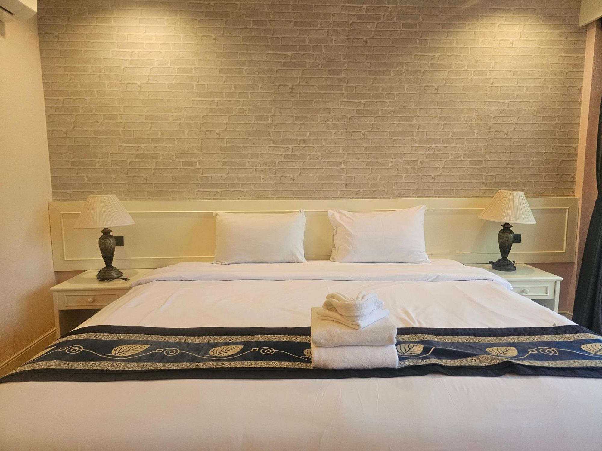Patong Central Residence And Apartment Esterno foto